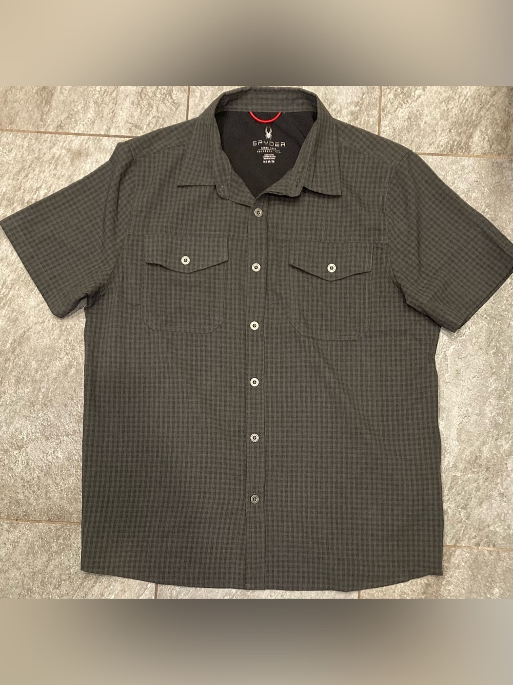 Spyder Men's Short Sleeve Button-Up Size Medium EUC